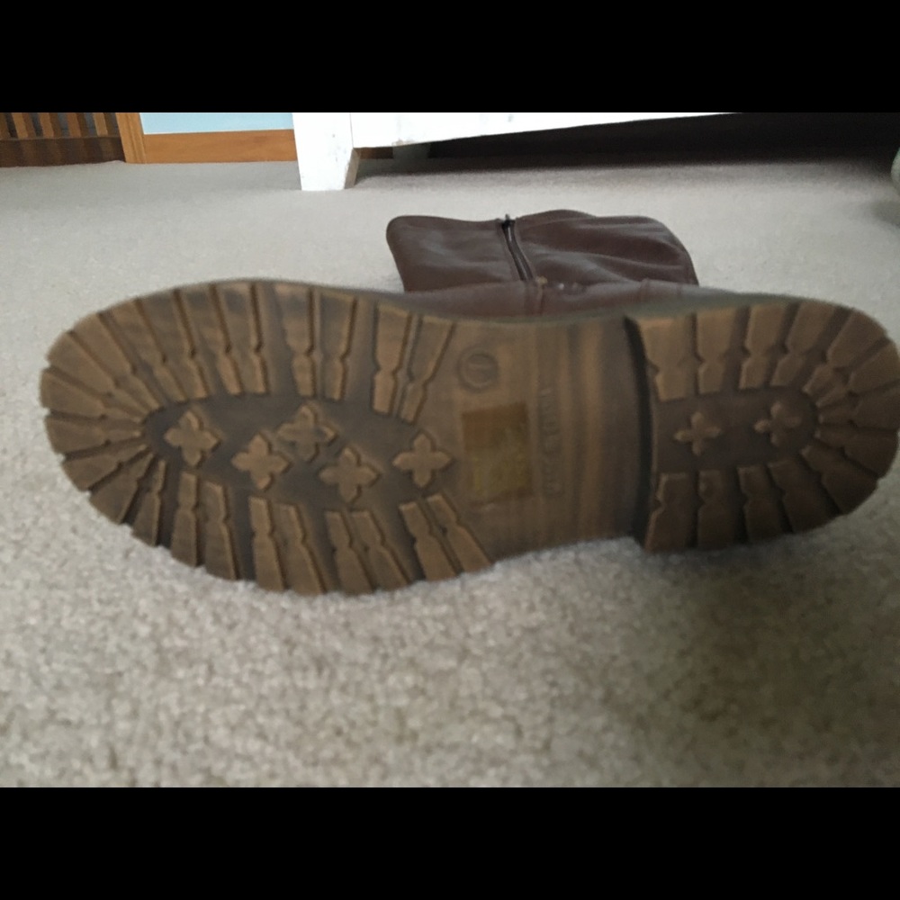 Boots - Picture 3 of 3